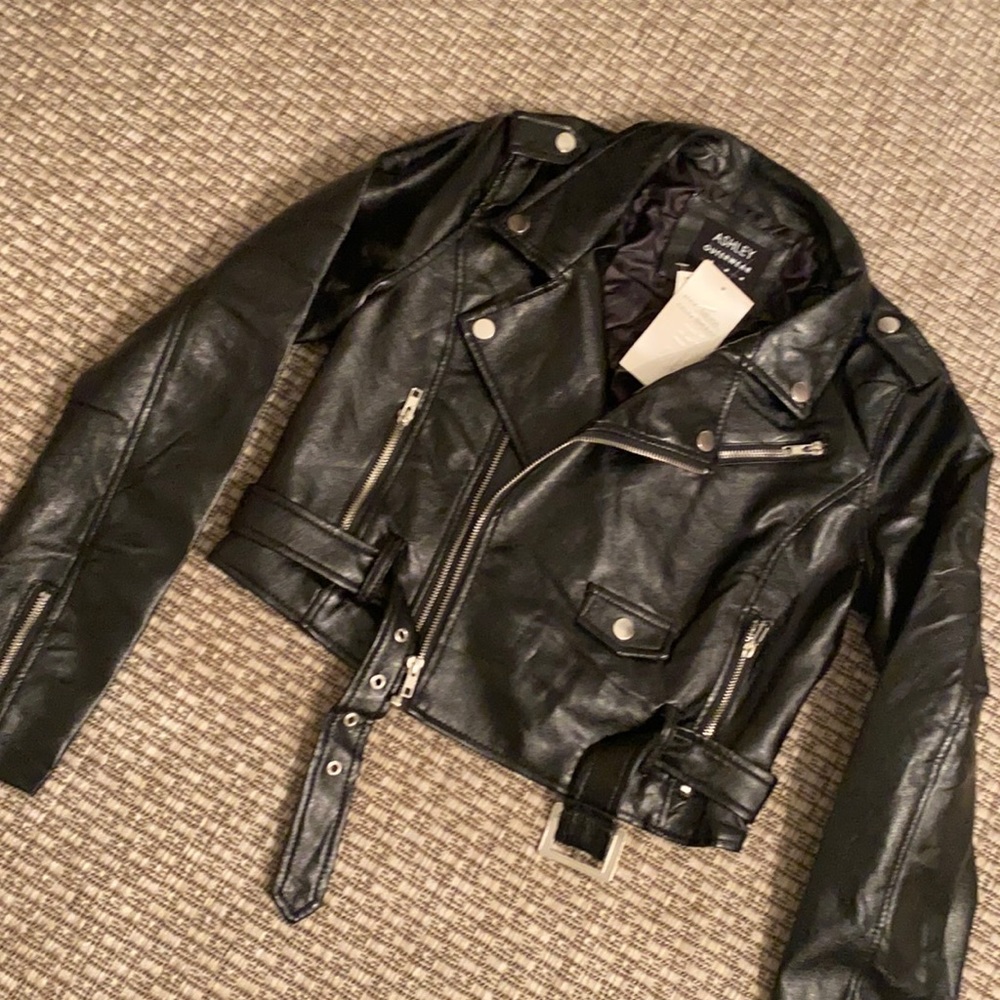🔥HOST PICK🔥NWT Faux Leather Jacket